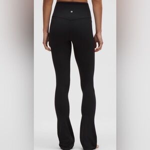 Lululemon💎Align 30” High-Rise Mini-Flare Legging Black
Size 6 EUC Retail $118